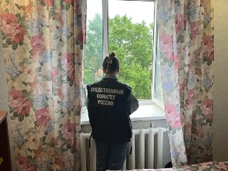Трагедия в Каспийске: Четырёхлетняя девочка выпала из окна