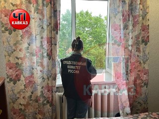 Трагедия в Каспийске: Четырехлетняя девочка выпала из окна