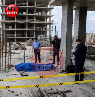 Трагедия на стройке в Каспийске: рабочий упал с 10-го этажа
