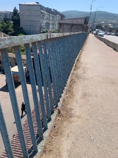 Срочно! Аварийное состояние ограждения моста требует внимания