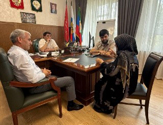 Глава Кизилюрта провел прием граждан: решены вопросы ЖКХ и благоустройства